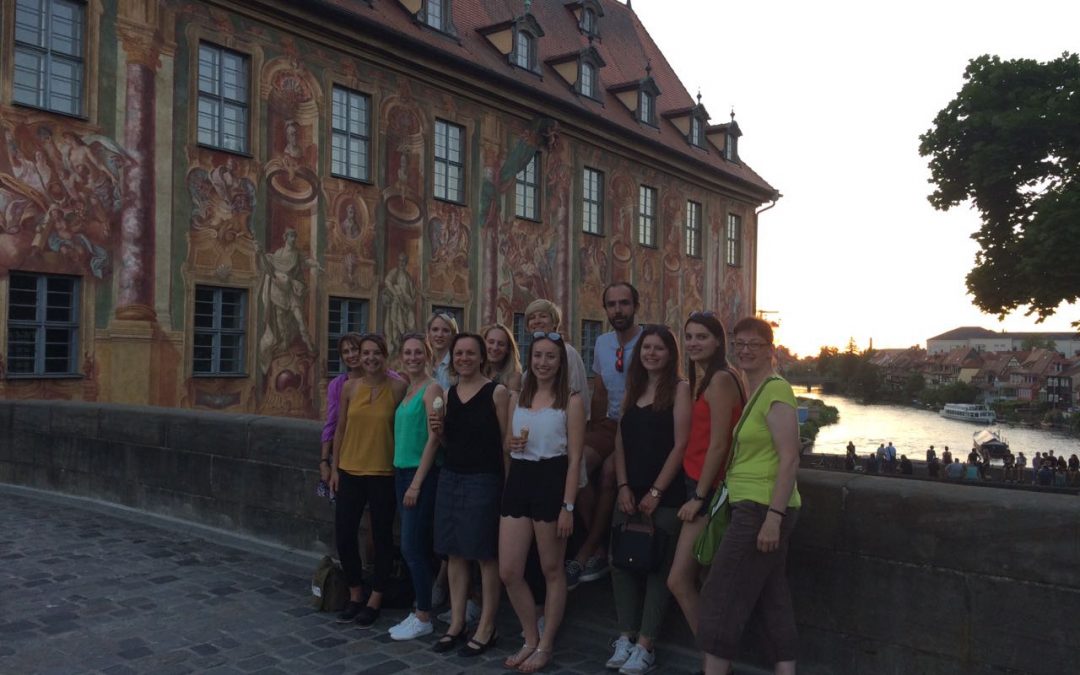 Damen auf Trainersuche